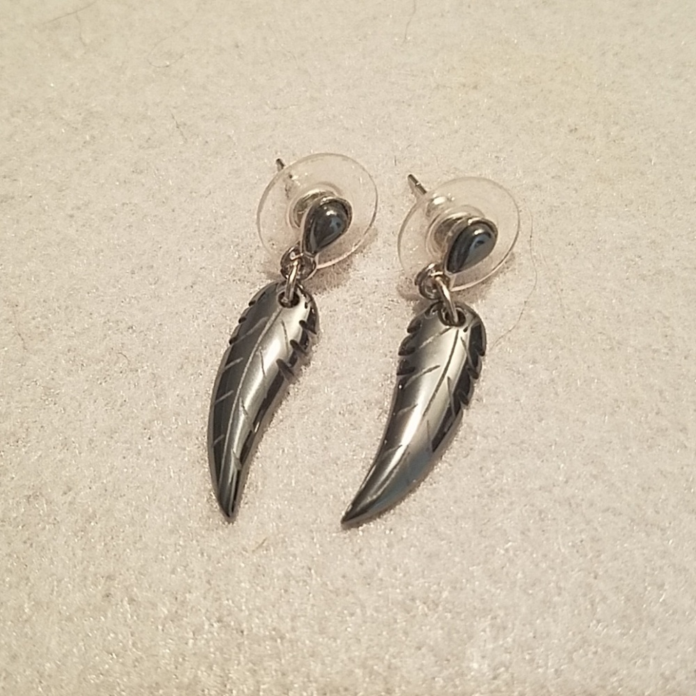 GREY Leaf Earrings Stud